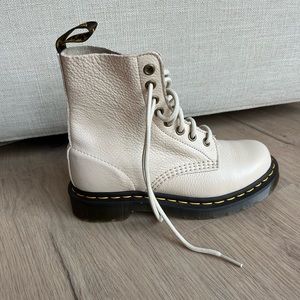 Women’s Dr. Martens Pascal Virginia Leather Boots in Parchment Beige size 5